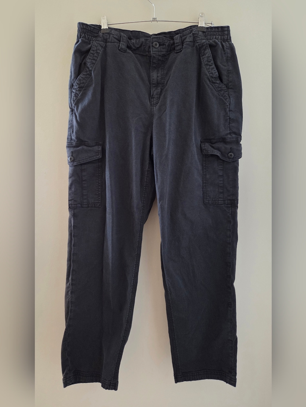 American Eagle Outfitters Black Cargo Pants - Pocketed Utility Style